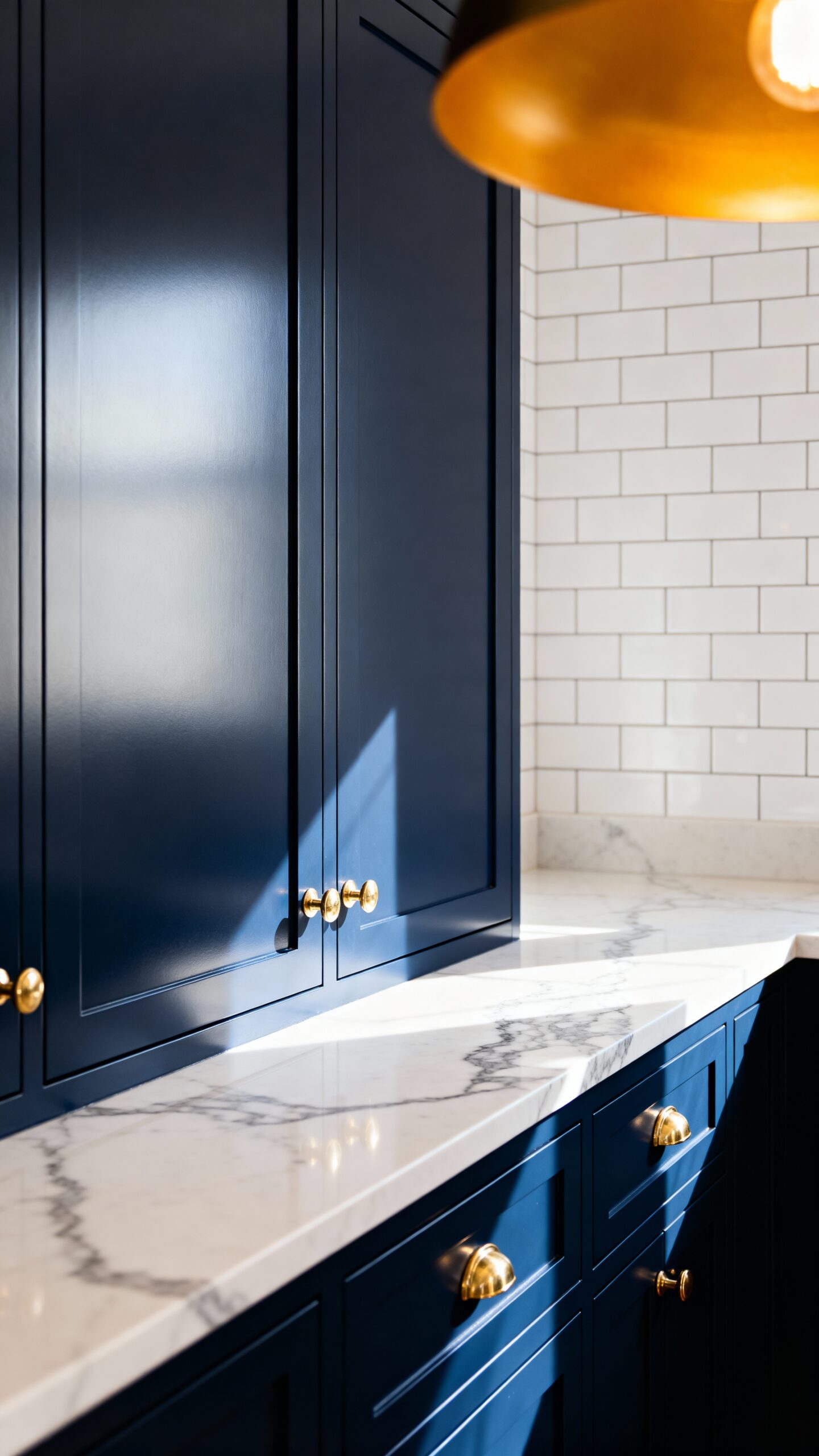 dramatic navy blue kitchen cabinets