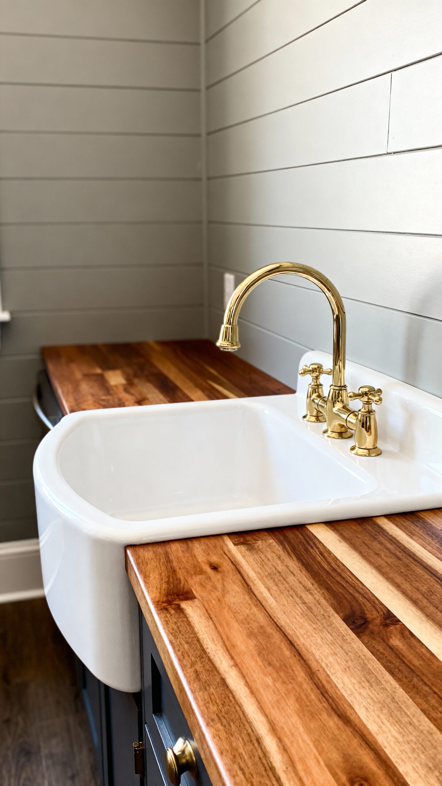 focal point farmhouse apron front sink